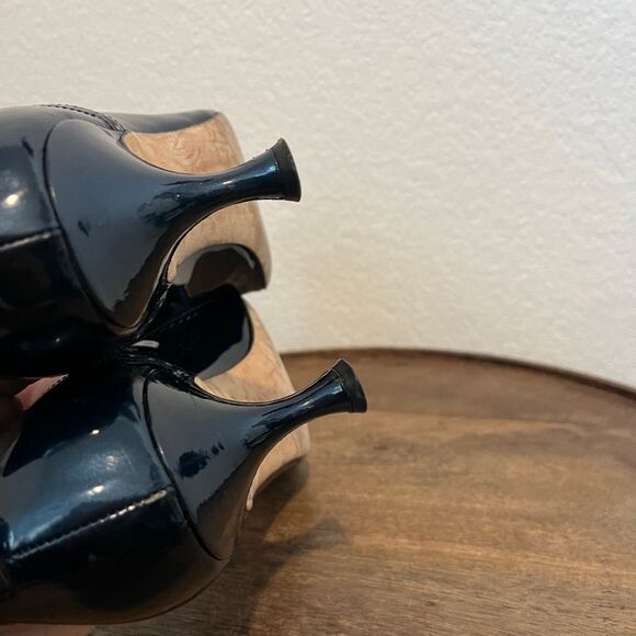 Manolo Blahnik Patent Leather Studded Pointed Toe Kitten Heels Size 41 11 - Picture 5 of 10